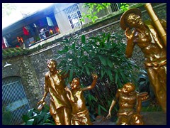 Golden sculptures, Ancestral Temple of the Chen Family.